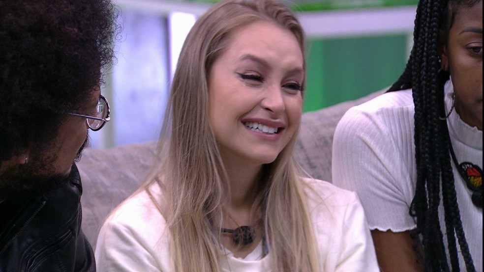 Carla Diaz se emociona com Presente do Anjo no BBB21